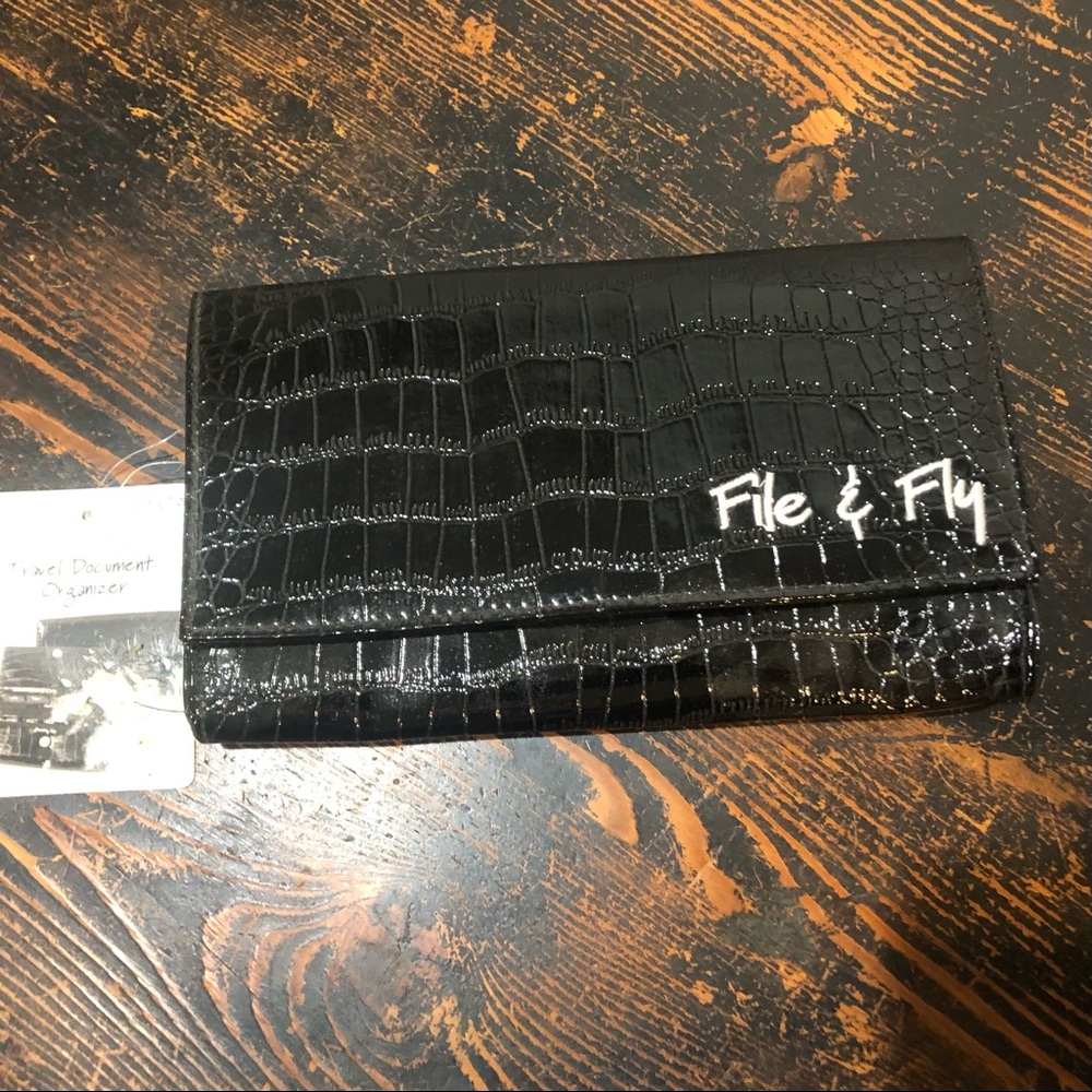 MiAmica travel clutch